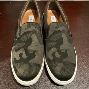 Steve Madden Slip on Sneaker